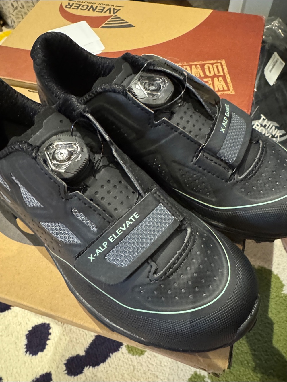 Pearl Izumi X-Alp Elevate Men’s Black with Mint Accents Cycling Shoes